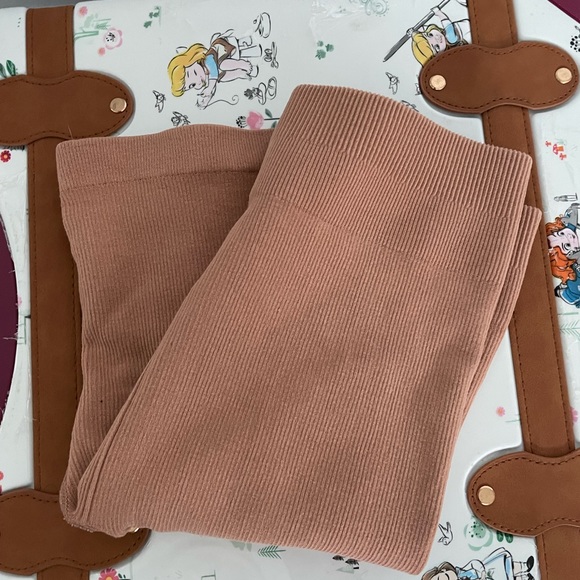 Fabletics stretchy bicycle lounge shorts small I - Picture 4 of 4